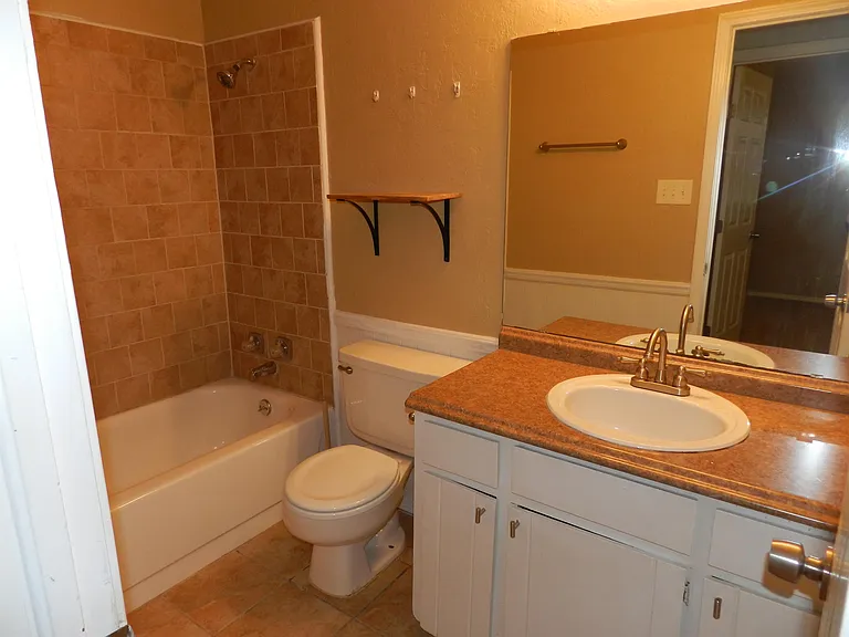 2615 NW Locksley Ln — Photo 4