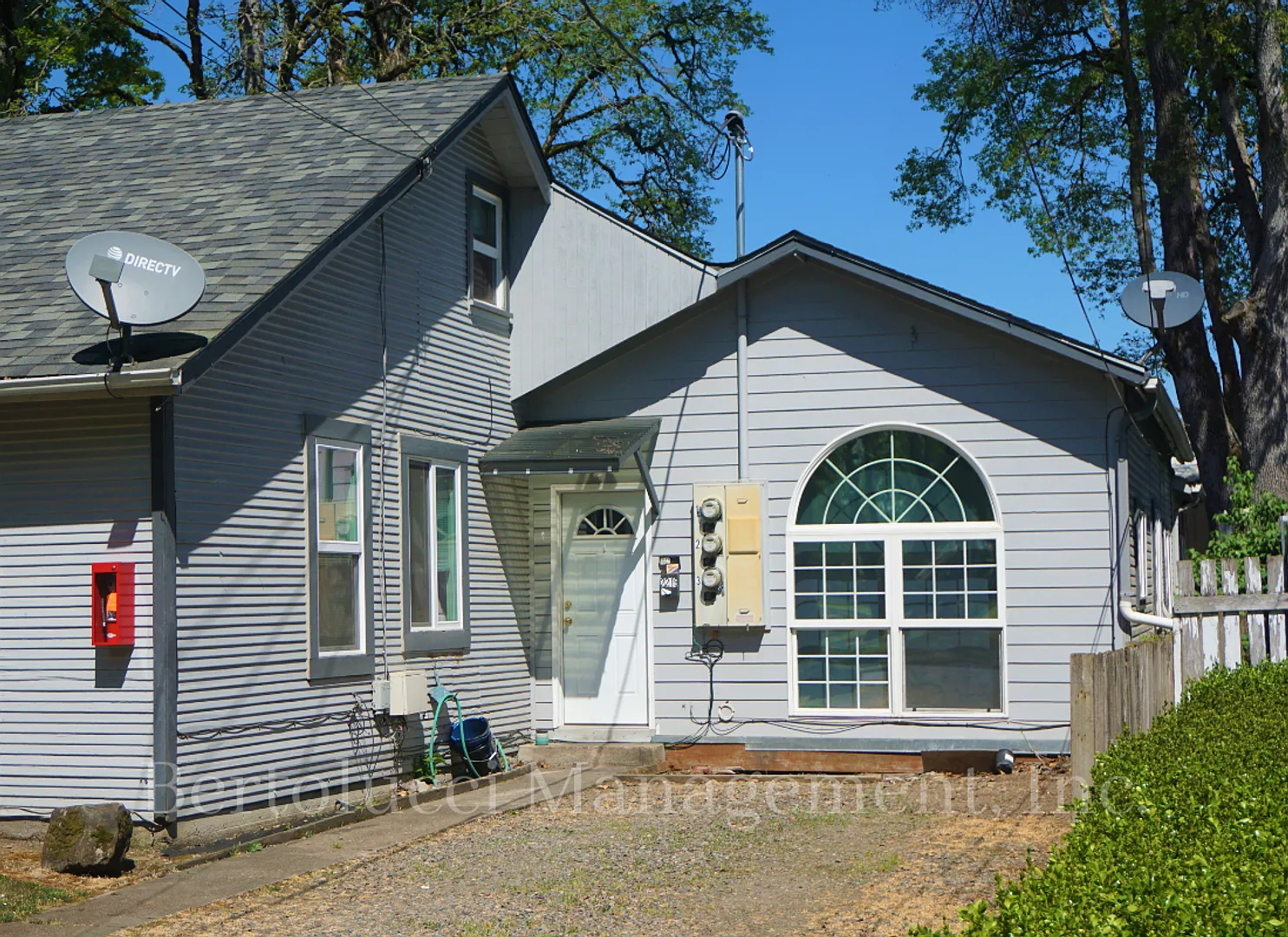 Berg- TriPlex on Lee St SE #10095 — Photo 1