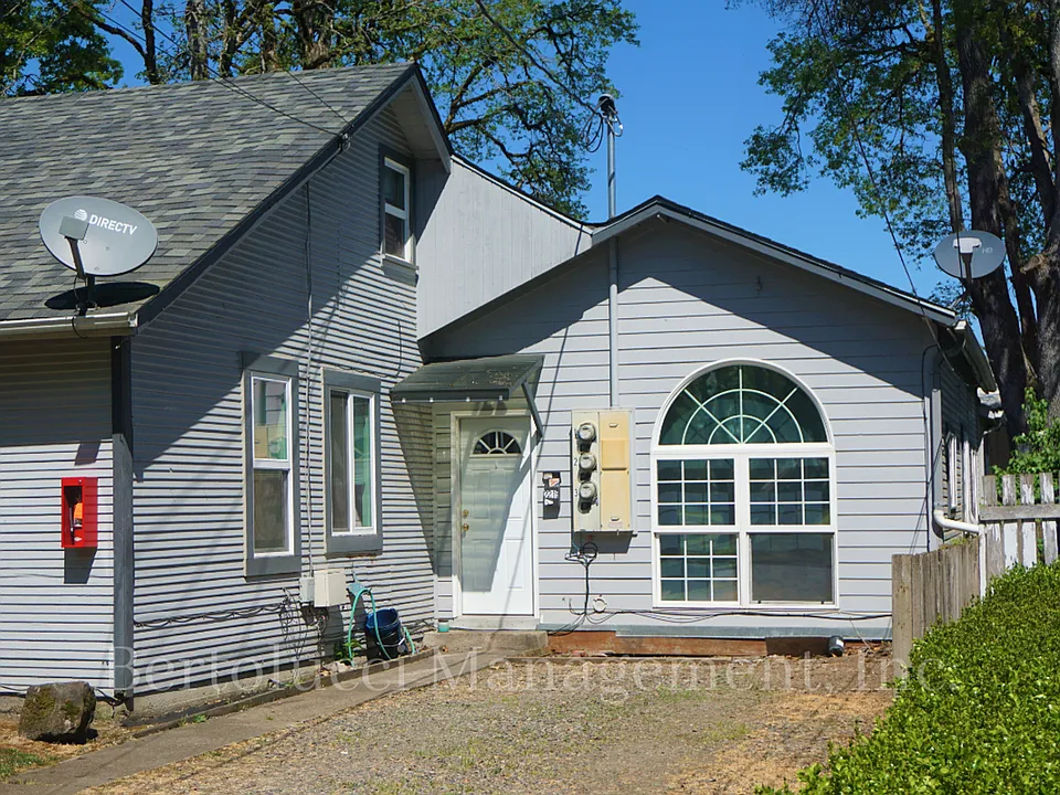 2217-2221 Lee St SE
