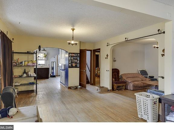 4th image of 253 River St S