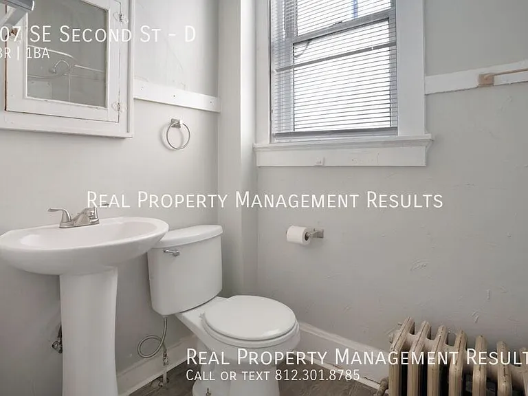 307 SE 2nd St #D — Photo 12