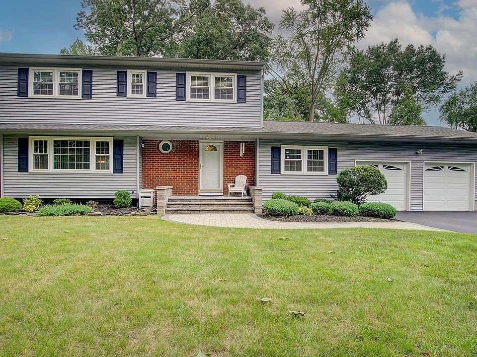 1st image of 10 Cornwall Dr