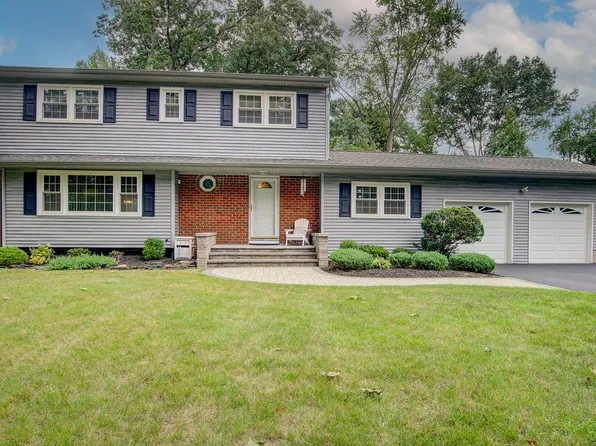 10 Cornwall Dr, East Windsor, NJ 08520