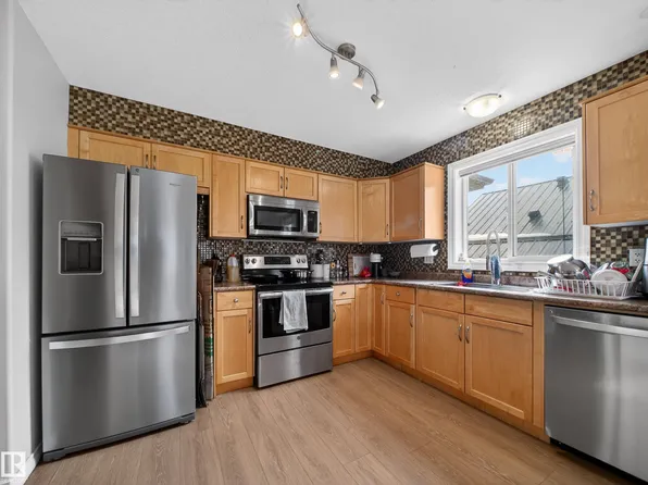 11933 77th St NW, Edmonton, AB T5B 2G5