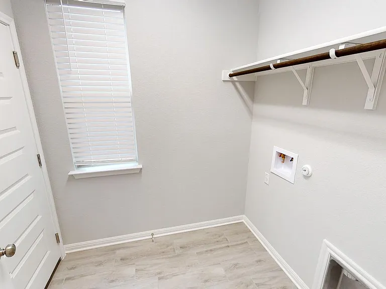 1708 Artesian Springs Xing — Photo 18