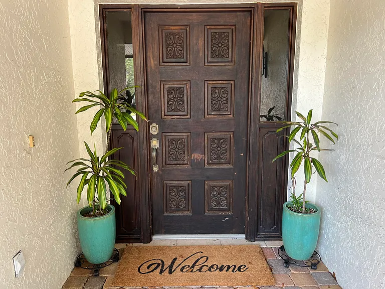 410 Rio Casa Dr S — Photo 2