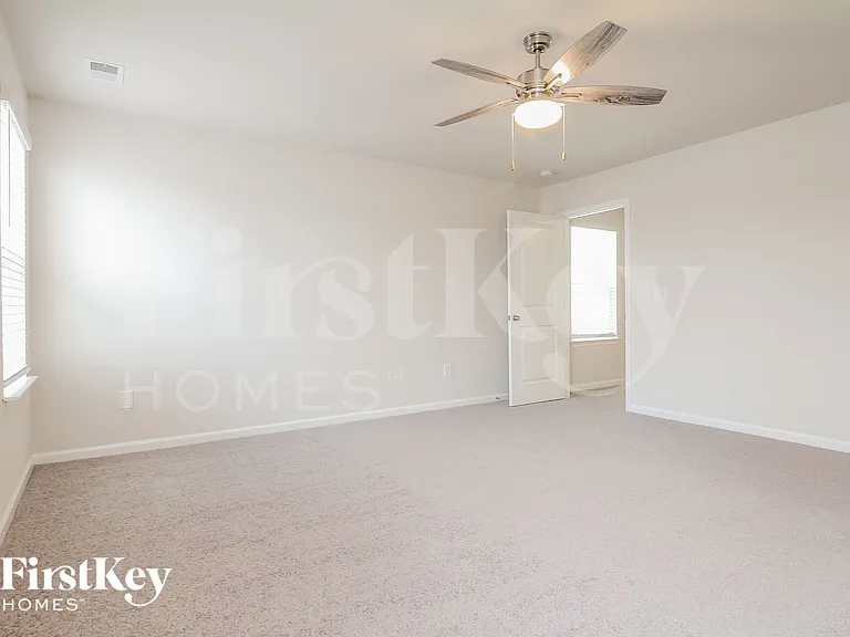 604 Goldburn Way — Photo 11