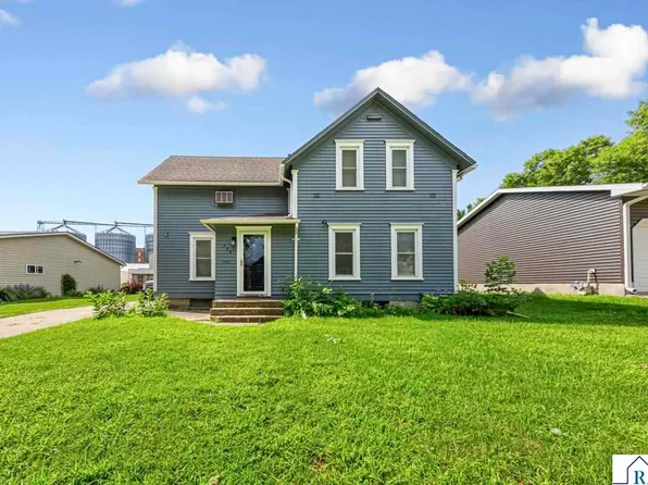 305 Elm St NE, Sleepy Eye, MN 56085