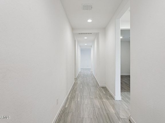 4th image of 2566 W Huntington Drive