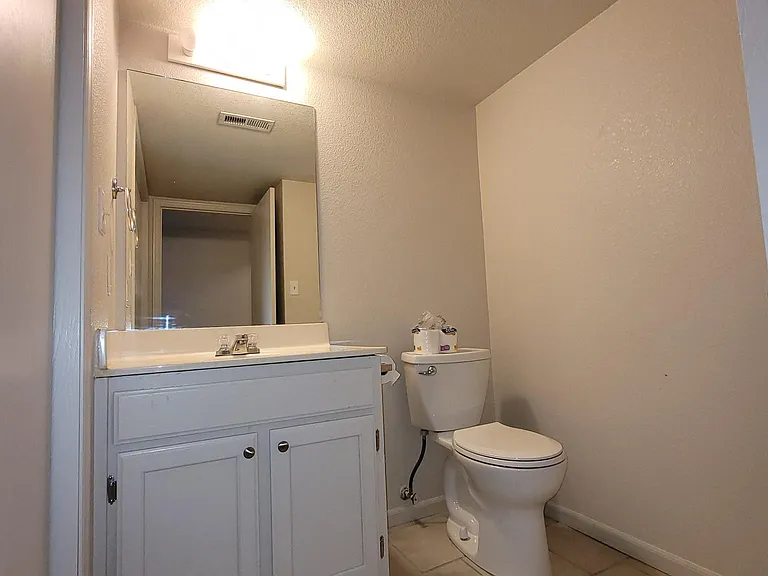 205 SW South Ave — Photo 3