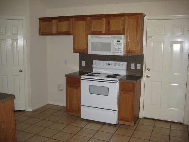 1st image of 1121 Castlewood Ct