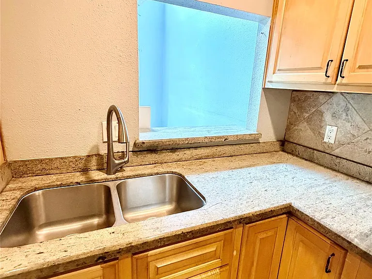 7402 Alegria Dr — Photo 15