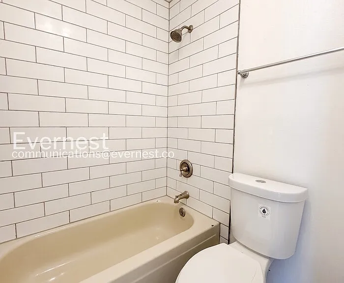 2701 E Nichols Cir — Photo 17