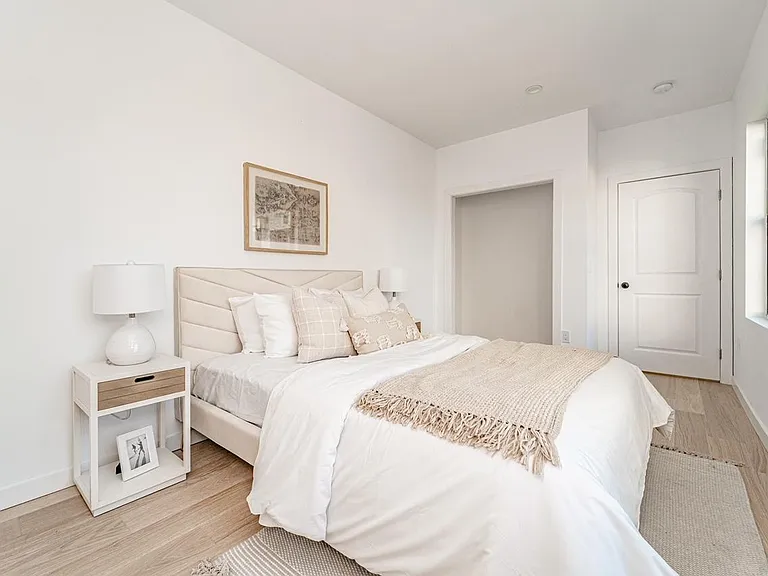 3015 1/2 Hillcrest Dr — Photo 13