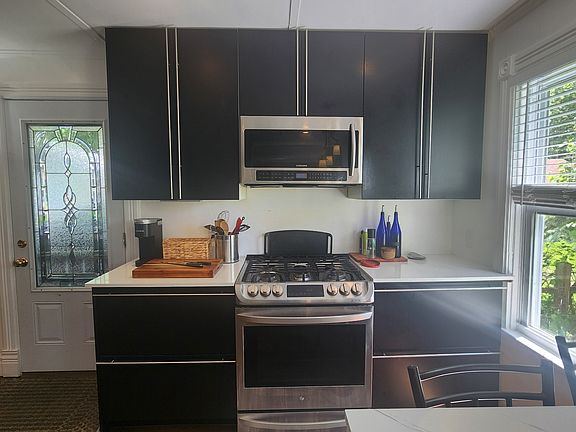3rd image of 18 Russell St APT 1