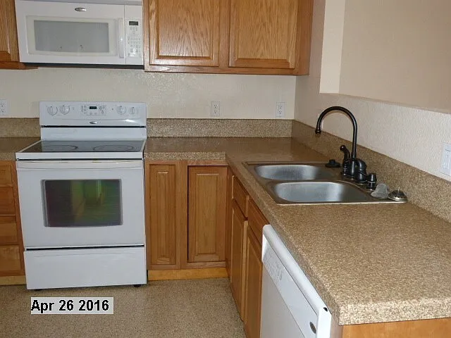 117 Townsgate Plz #D — Photo 4