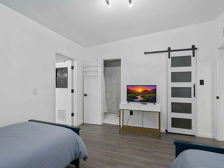 228 Sunset Dr — Photo 16
