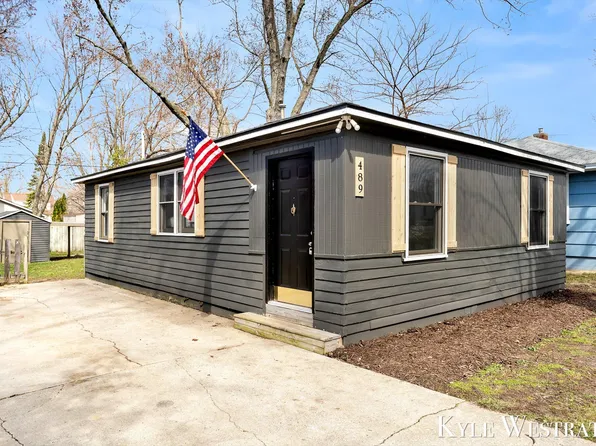 489 W 23rd St, Holland, MI 49423