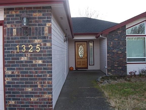 2nd image of 1325 Circle Wood Dr