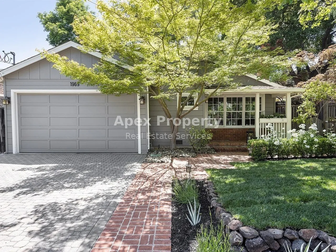 3 bed, 1430 sqft, $10,950 — Photo 2