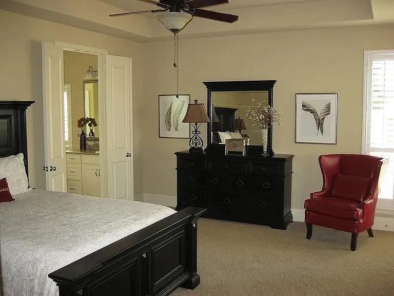 906 Greystone Dr — Photo 17