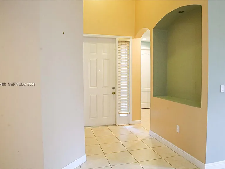 3488 NE 1st St — Photo 3