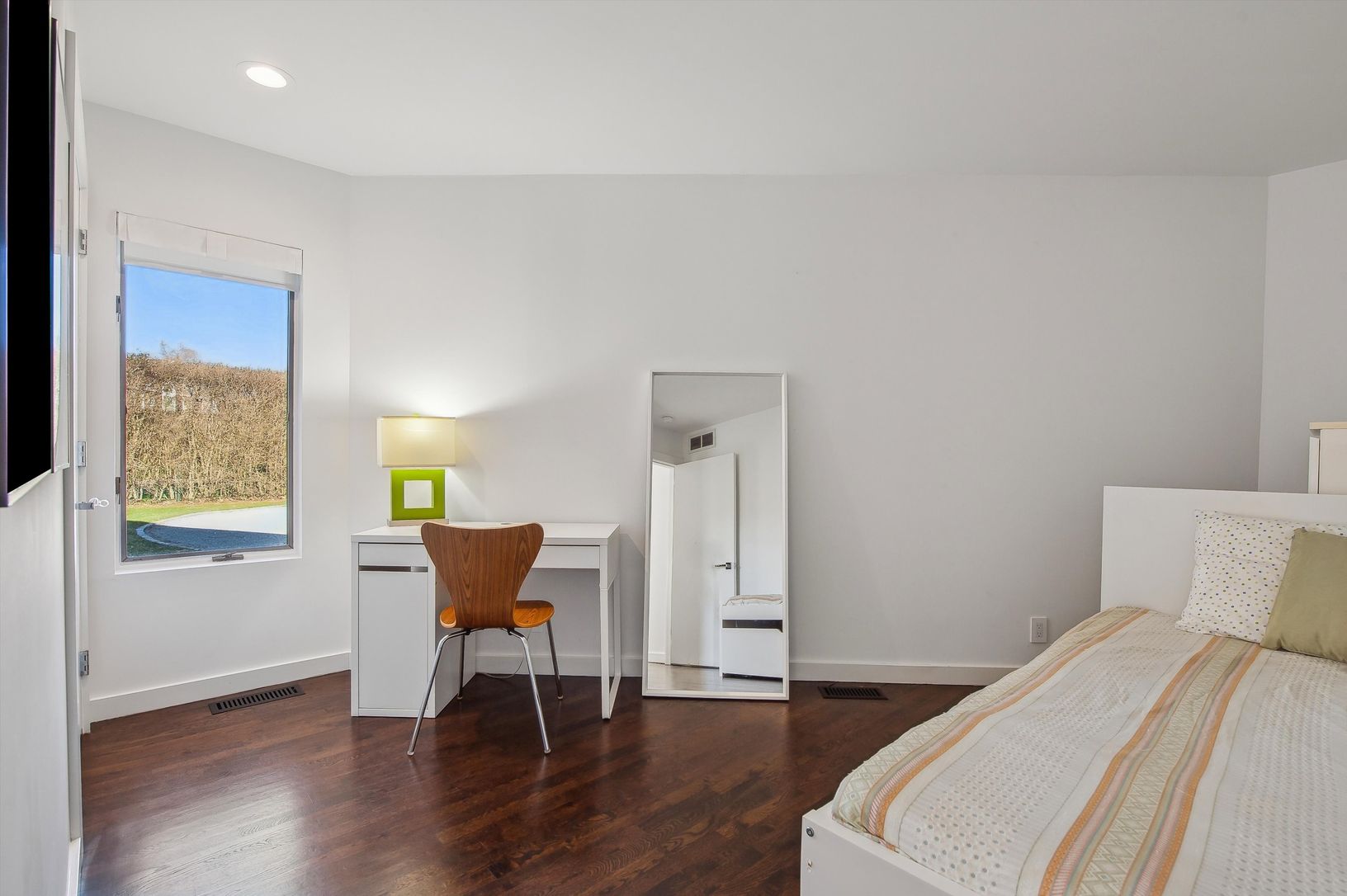 trundle bedroom downstairs