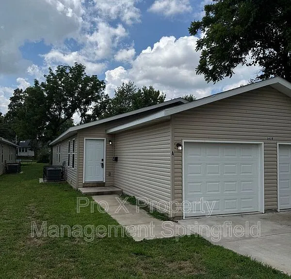 1618 W Scott St — Photo 1