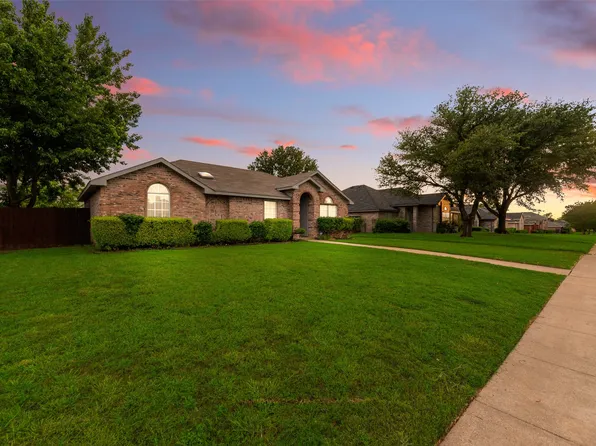 1318 Meadow Creek Dr, Lancaster, TX 75146