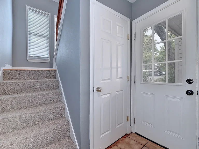31 Marina Cir — Photo 4
