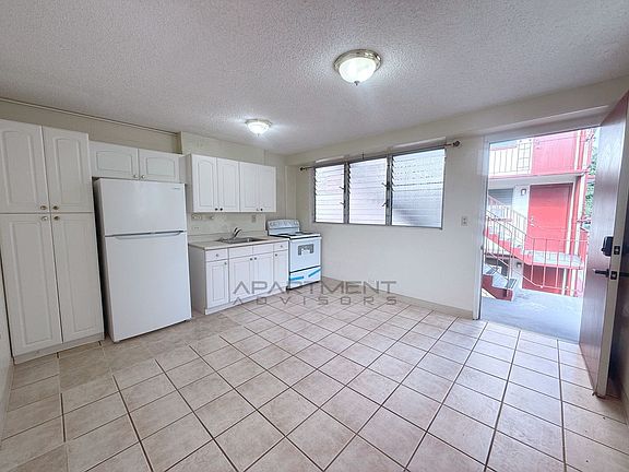 4th image of 2543 Kuhio Ave #301