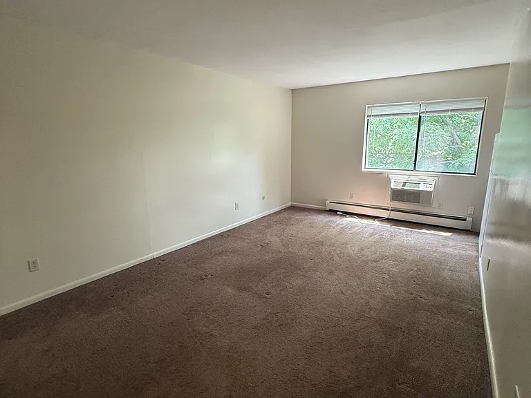 1855 Burnet Ave — Photo 29