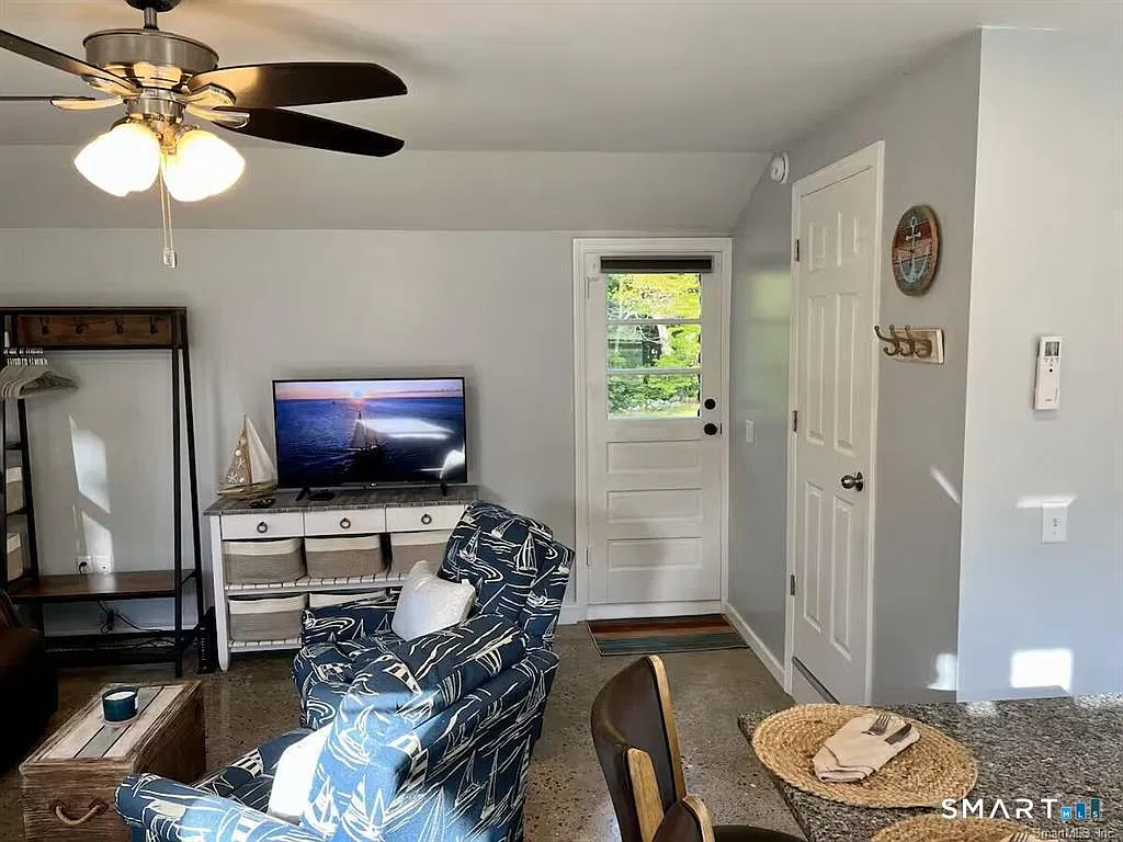 1 bed, 1.0 bath, 232 sqft, $2,100 — Photo 4