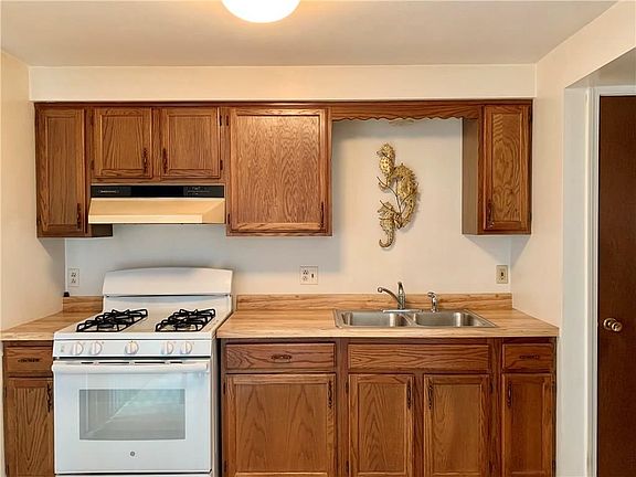 5th image of 521 Leona Ln