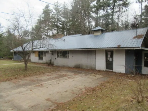 650 E 11th St, Mio, MI 48647
