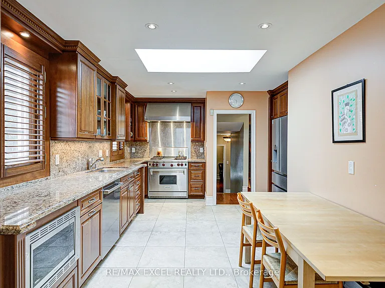 108 Babcombe Dr — Photo 36