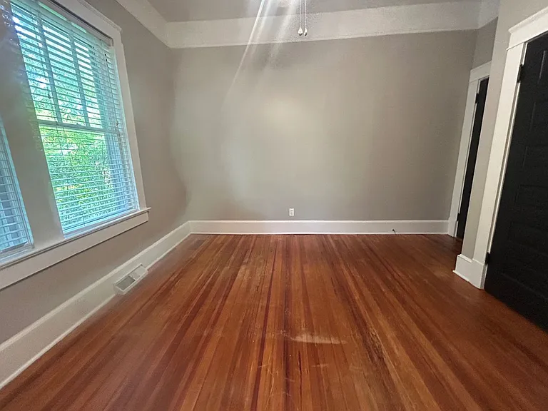 2827 Wilmot Ave — Photo 35
