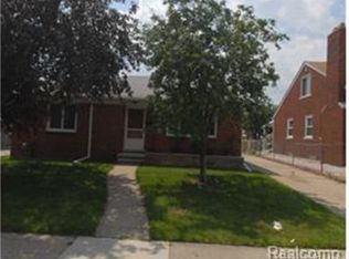 15858 Oak Ave, Eastpointe, MI 48021