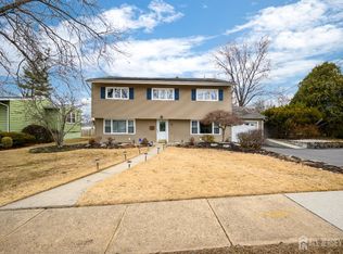 10 Hallo St, Edison, NJ 08837