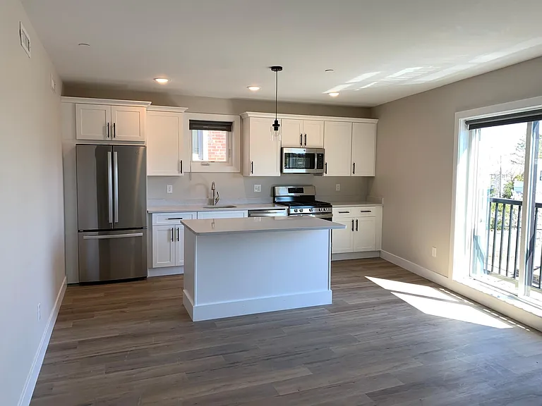 27 Franklin St #201 — Photo 6