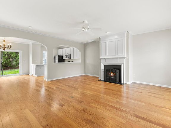 2nd image of 413 Walnut Woods Dr