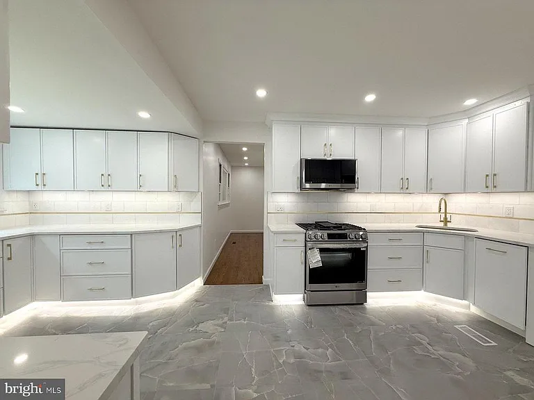 355 Cherry Hill Blvd — Photo 4