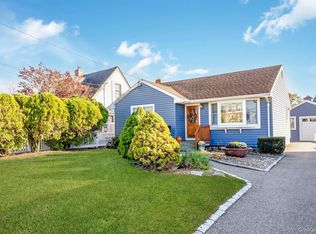 14 Meadow Lane, Amityville, NY 11701
