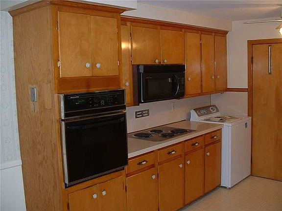 5th image of 75 Enfield Dr