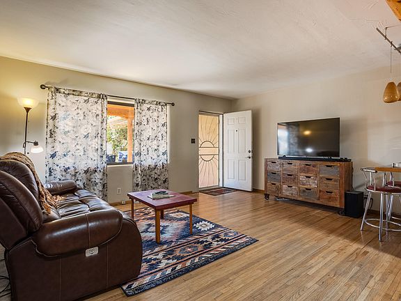 4th image of 736 Cardenas Dr SE