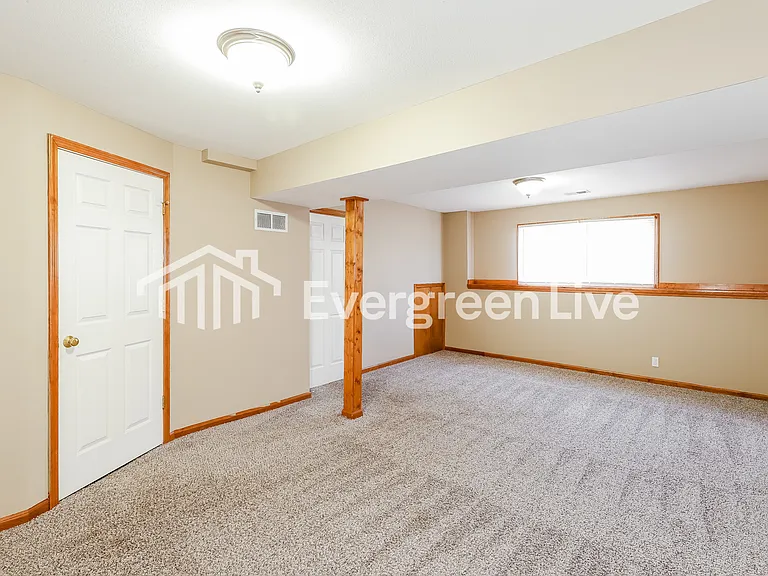 11024 N Kenwood Ave — Photo 14