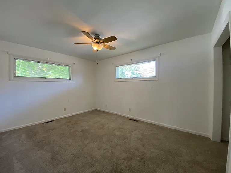 8143 Howard Ave — Photo 15