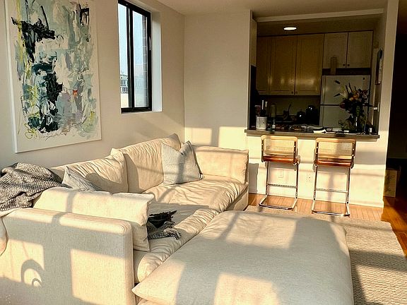 5th image of 259 Elizabeth St #6G