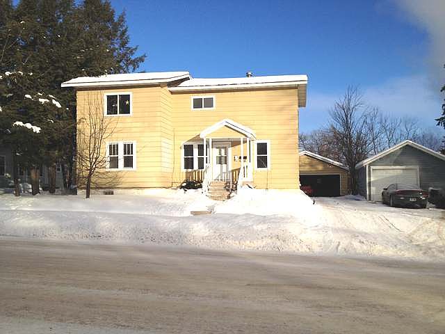 2nd image of 640 Pelican St
