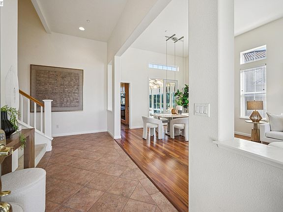 2nd image of 28862 Bay Heights Rd